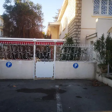 Les Troenes Ξενοδοχείο 2*